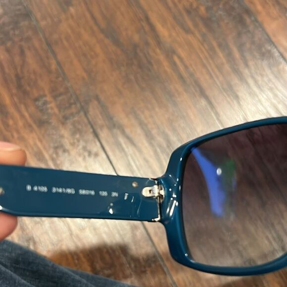 VTG BURBERRY
Oversize Gradient Sunglasses
Gradient Lenses EUC no case unique - Picture 5 of 10